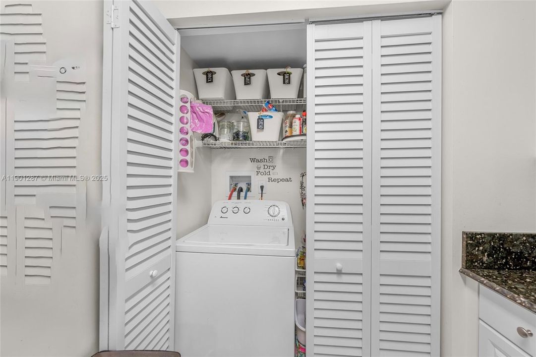 En Venta: $325,000 (2 camas, 2 baños, 1000 Pies cuadrados)