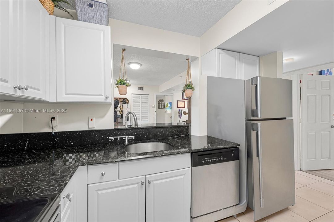 En Venta: $325,000 (2 camas, 2 baños, 1000 Pies cuadrados)