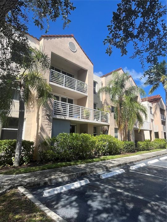 En Venta: $325,000 (2 camas, 2 baños, 1000 Pies cuadrados)