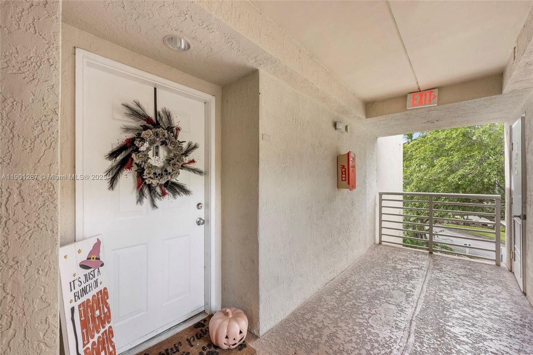 En Venta: $325,000 (2 camas, 2 baños, 1000 Pies cuadrados)