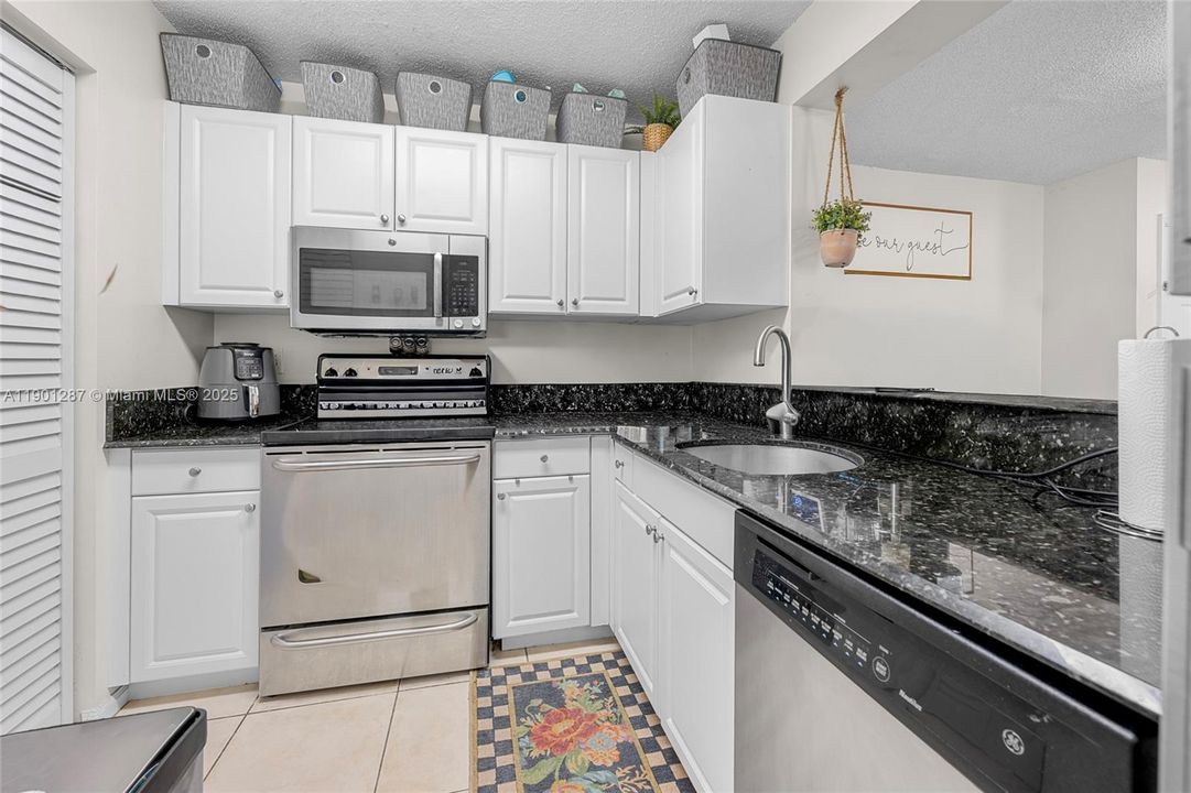 En Venta: $325,000 (2 camas, 2 baños, 1000 Pies cuadrados)