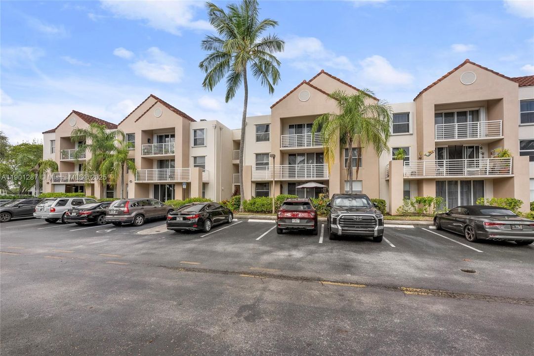 En Venta: $325,000 (2 camas, 2 baños, 1000 Pies cuadrados)