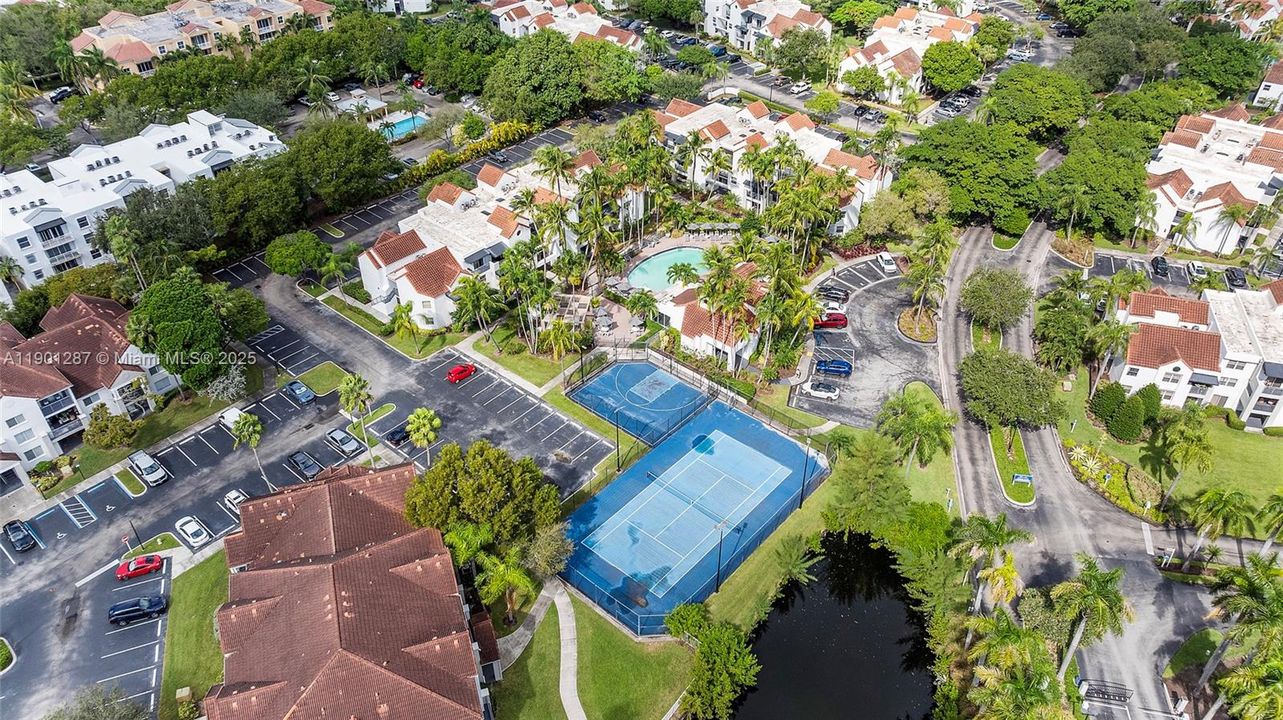 En Venta: $325,000 (2 camas, 2 baños, 1000 Pies cuadrados)