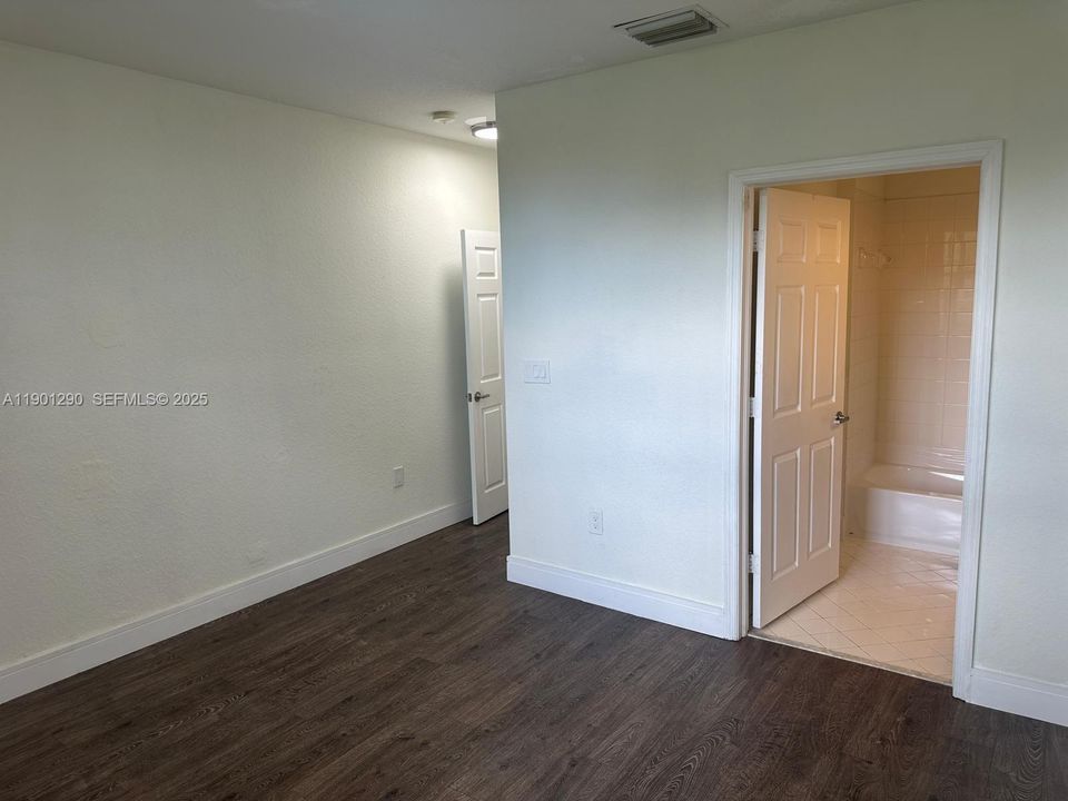 For Rent: $2,200 (3 beds, 2 baths, 1062 Square Feet)