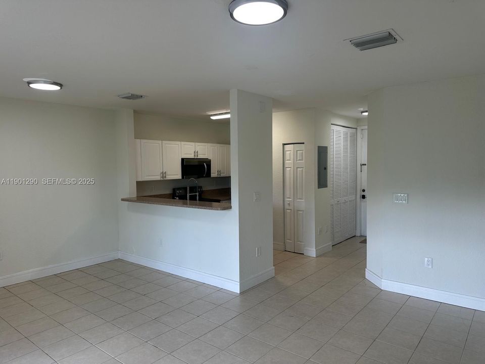 For Rent: $2,200 (3 beds, 2 baths, 1062 Square Feet)
