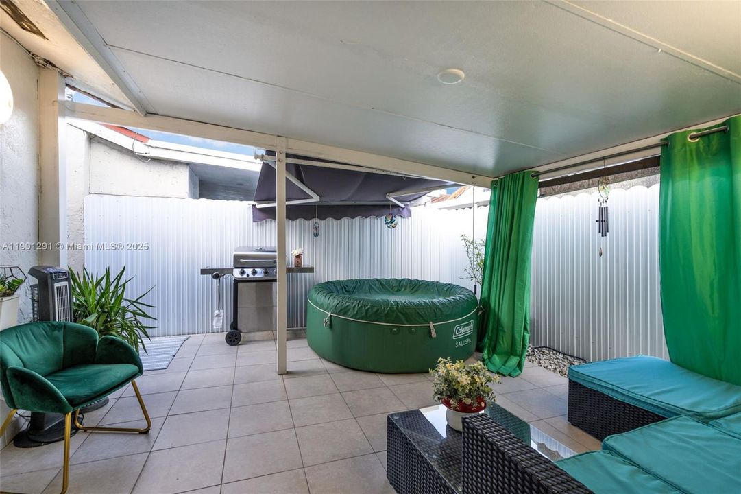 Activo con contrato: $540,000 (3 camas, 2 baños, 1453 Pies cuadrados)