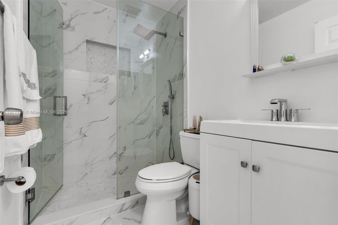 Activo con contrato: $540,000 (3 camas, 2 baños, 1453 Pies cuadrados)