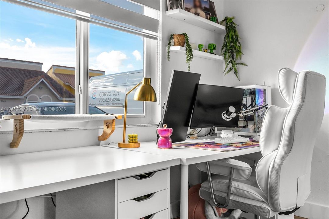 Activo con contrato: $540,000 (3 camas, 2 baños, 1453 Pies cuadrados)