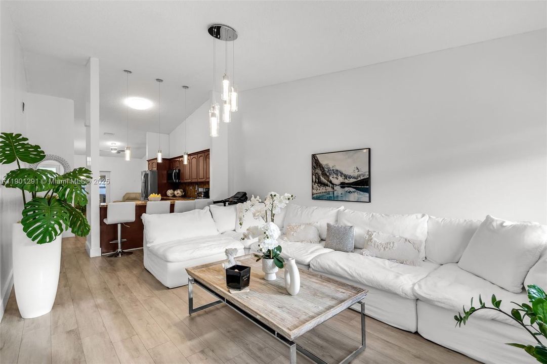 Activo con contrato: $540,000 (3 camas, 2 baños, 1453 Pies cuadrados)