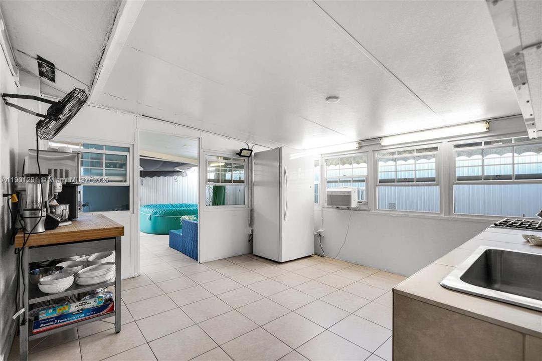 Activo con contrato: $540,000 (3 camas, 2 baños, 1453 Pies cuadrados)