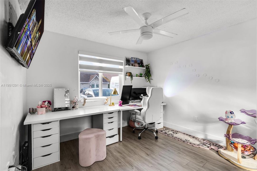 Activo con contrato: $540,000 (3 camas, 2 baños, 1453 Pies cuadrados)