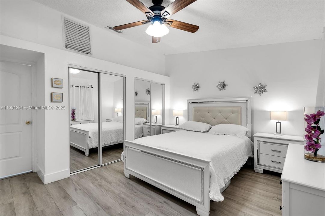 Activo con contrato: $540,000 (3 camas, 2 baños, 1453 Pies cuadrados)