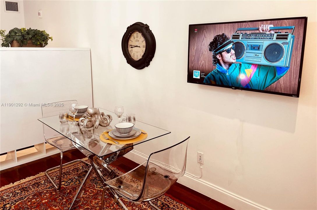 Active With Contract: $1,800 (0 beds, 1 baths, 515 Square Feet)