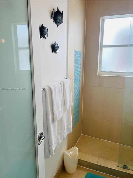 Active With Contract: $1,800 (0 beds, 1 baths, 515 Square Feet)