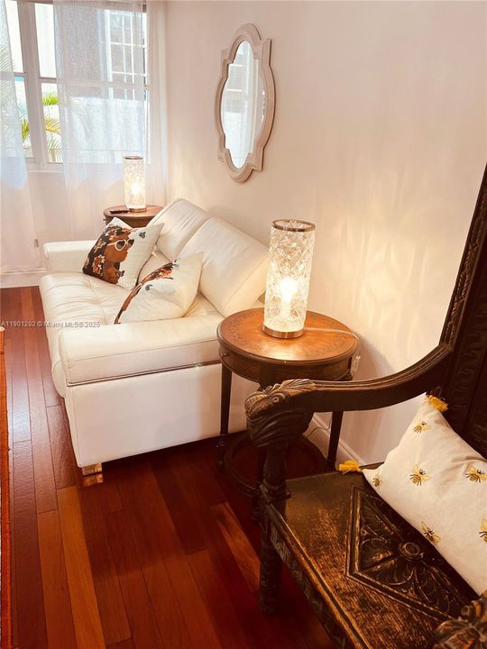 Active With Contract: $1,800 (0 beds, 1 baths, 515 Square Feet)