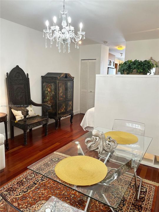 Active With Contract: $1,800 (0 beds, 1 baths, 515 Square Feet)