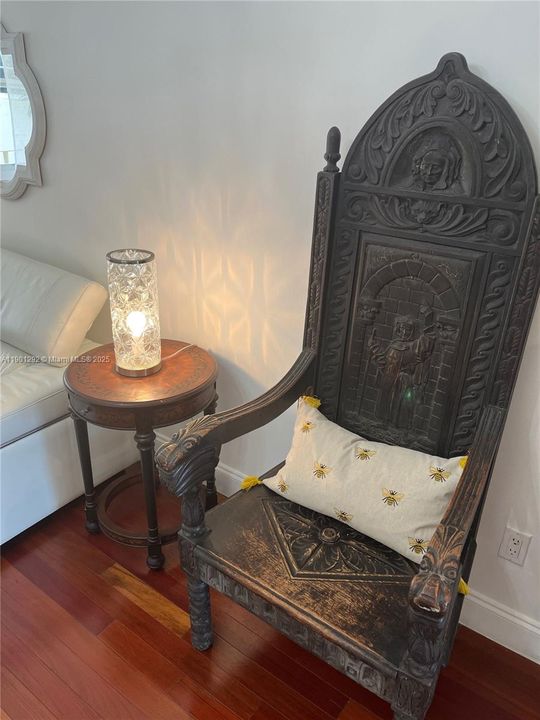 Active With Contract: $1,800 (0 beds, 1 baths, 515 Square Feet)