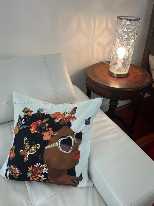 Active With Contract: $1,800 (0 beds, 1 baths, 515 Square Feet)