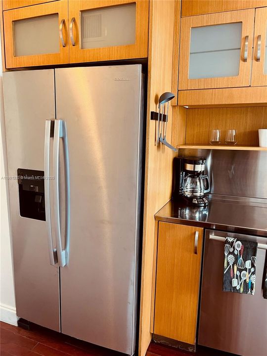 Active With Contract: $1,800 (0 beds, 1 baths, 515 Square Feet)