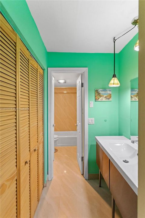 For Sale: $150,000 (1 beds, 1 baths, 800 Square Feet)