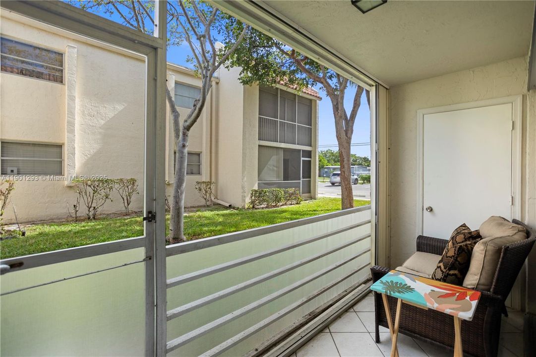 For Sale: $150,000 (1 beds, 1 baths, 800 Square Feet)