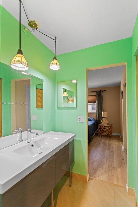 For Sale: $150,000 (1 beds, 1 baths, 800 Square Feet)