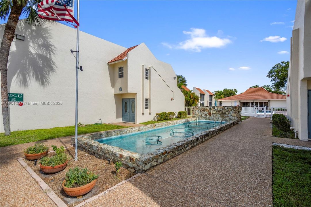 For Sale: $150,000 (1 beds, 1 baths, 800 Square Feet)