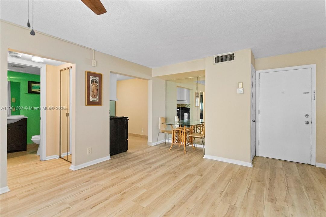 For Sale: $150,000 (1 beds, 1 baths, 800 Square Feet)