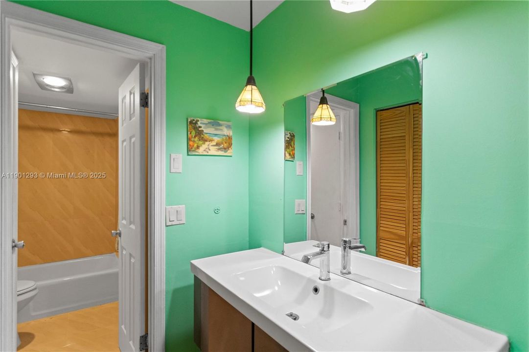 For Sale: $150,000 (1 beds, 1 baths, 800 Square Feet)