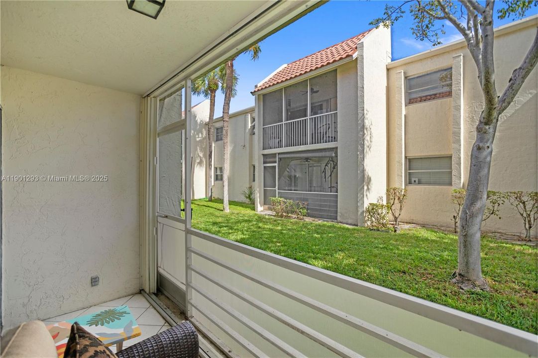 For Sale: $150,000 (1 beds, 1 baths, 800 Square Feet)