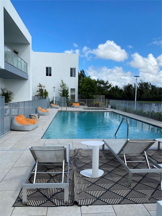 Activo con contrato: $755,000 (4 camas, 3 baños, 1895 Pies cuadrados)