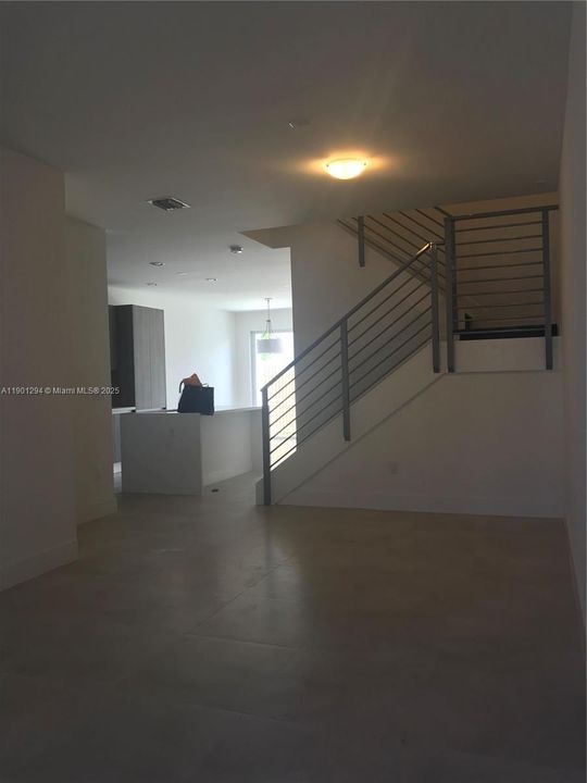 Activo con contrato: $755,000 (4 camas, 3 baños, 1895 Pies cuadrados)