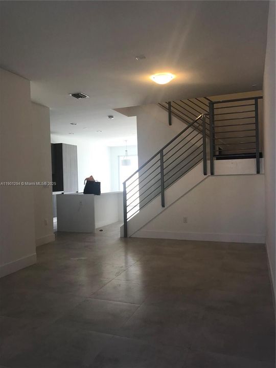 Activo con contrato: $755,000 (4 camas, 3 baños, 1895 Pies cuadrados)