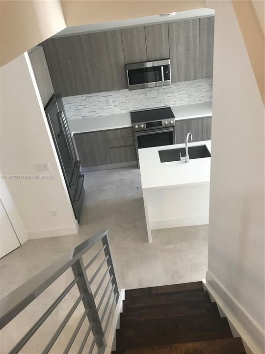 Activo con contrato: $755,000 (4 camas, 3 baños, 1895 Pies cuadrados)