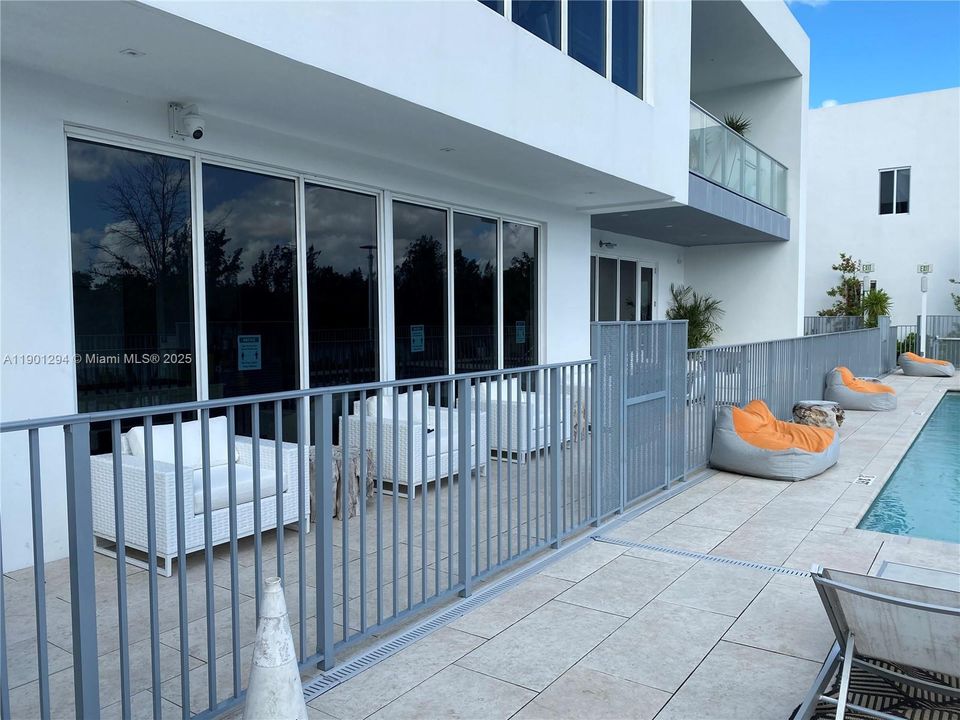 Activo con contrato: $755,000 (4 camas, 3 baños, 1895 Pies cuadrados)