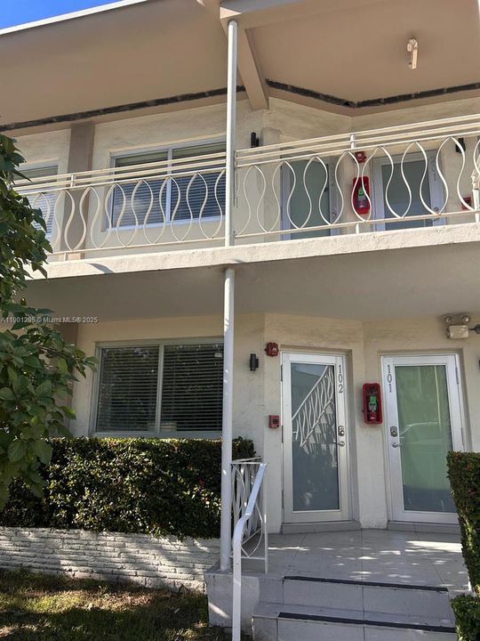 For Rent: $1,900 (1 beds, 1 baths, 390 Square Feet)