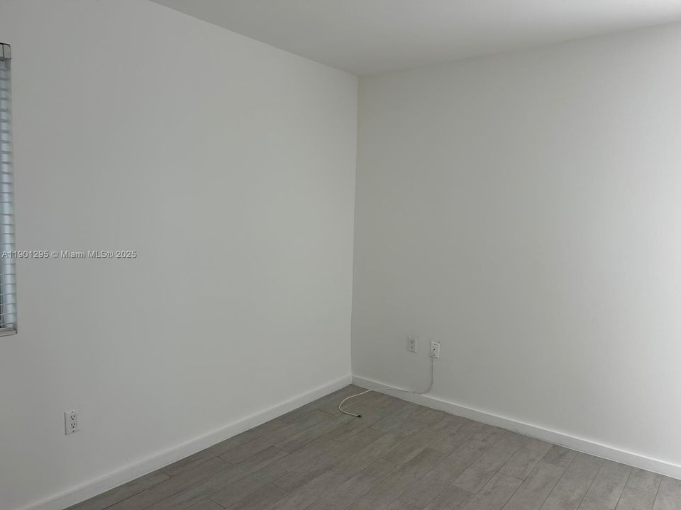 For Rent: $1,900 (1 beds, 1 baths, 390 Square Feet)