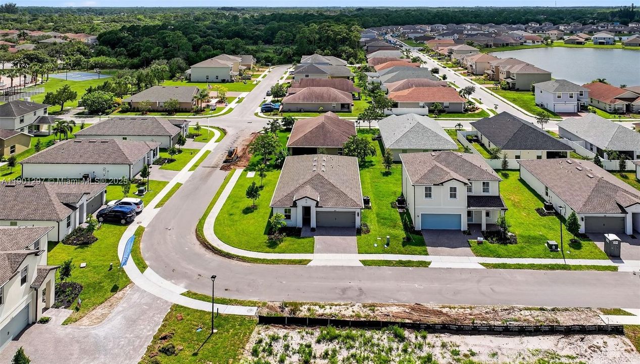 В аренду: $2,599 (4 спален, 2 ванн, 1603 Квадратных фут)