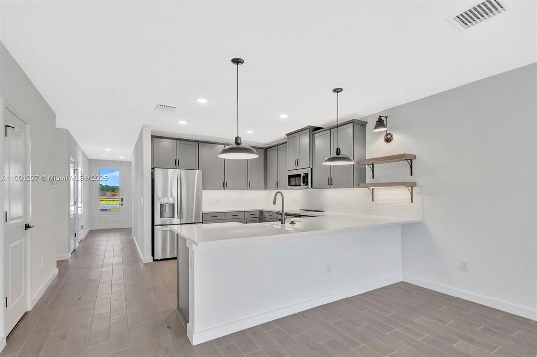 В аренду: $2,599 (4 спален, 2 ванн, 1603 Квадратных фут)