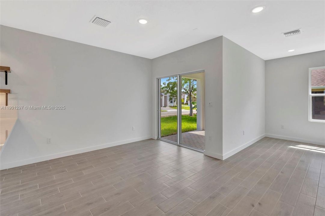 В аренду: $2,599 (4 спален, 2 ванн, 1603 Квадратных фут)