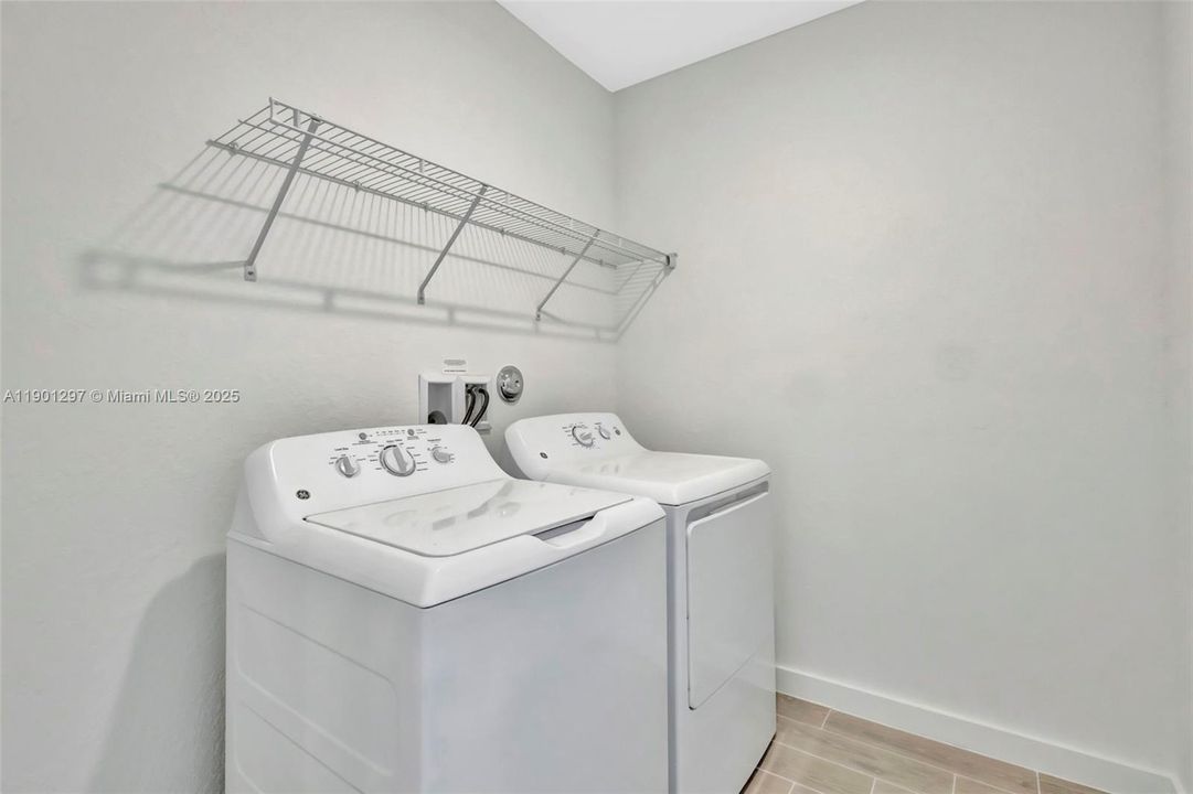 В аренду: $2,599 (4 спален, 2 ванн, 1603 Квадратных фут)