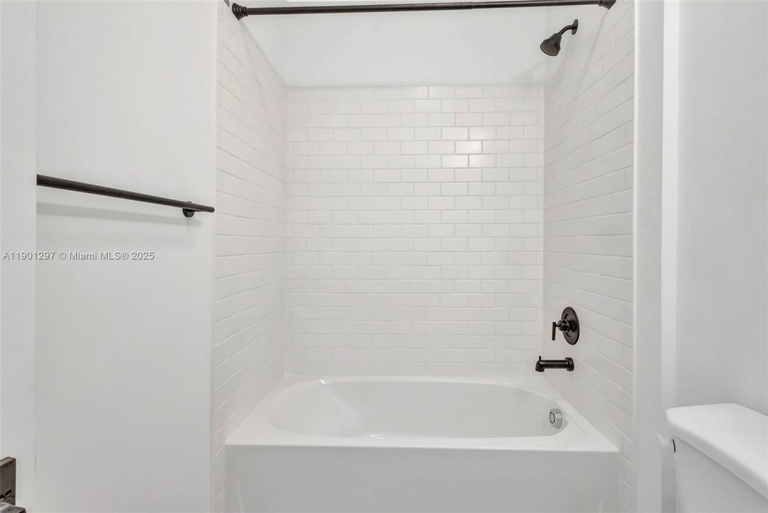 В аренду: $2,599 (4 спален, 2 ванн, 1603 Квадратных фут)