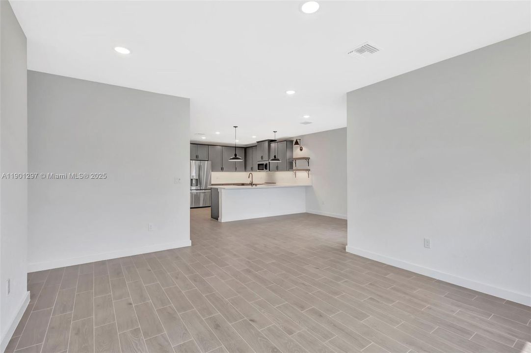 В аренду: $2,599 (4 спален, 2 ванн, 1603 Квадратных фут)