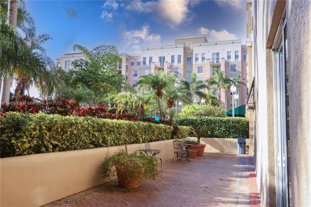 For Rent: $3,150 (3 beds, 2 baths, 1447 Square Feet)