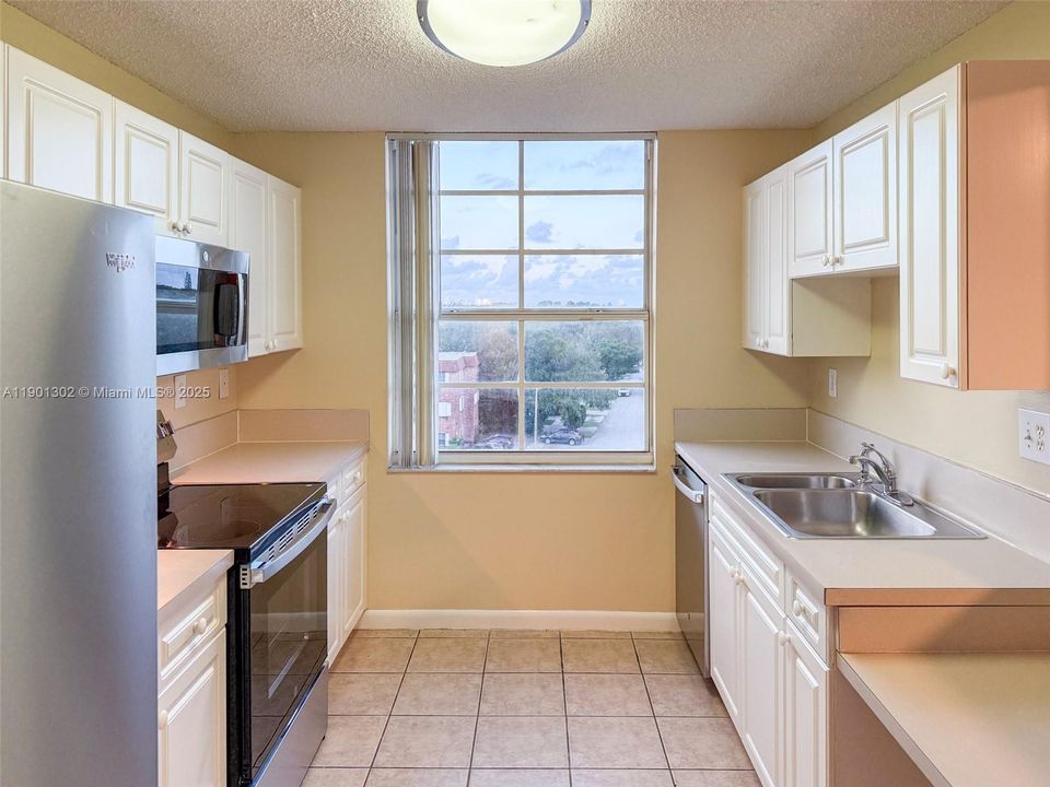 For Rent: $3,150 (3 beds, 2 baths, 1447 Square Feet)