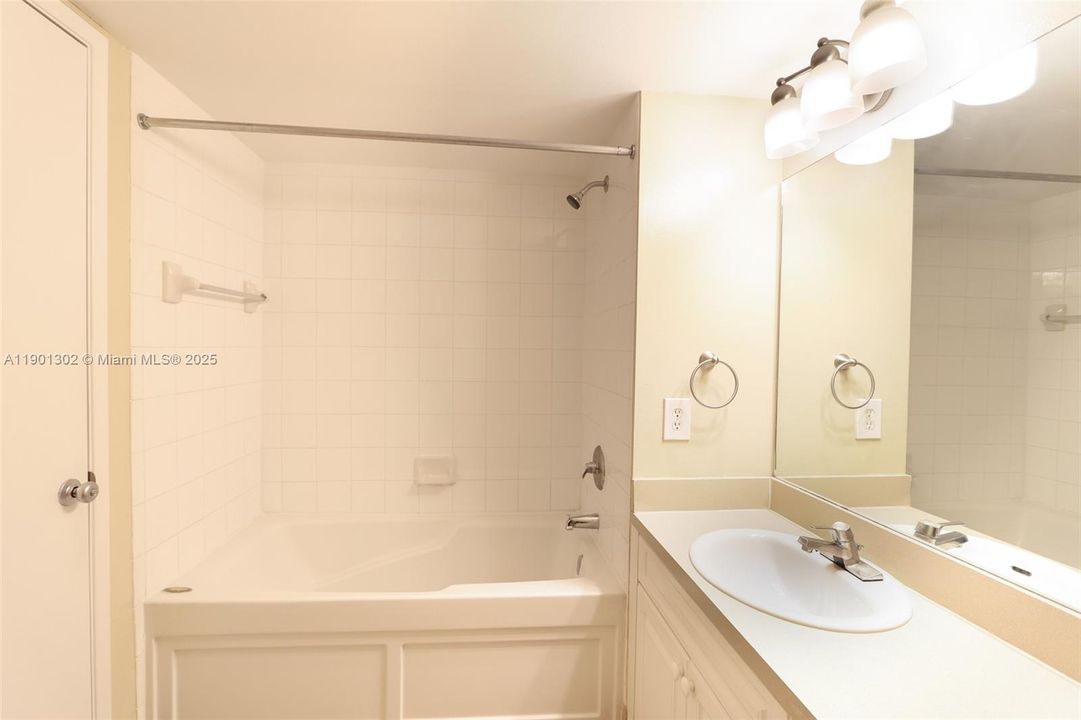 For Rent: $3,150 (3 beds, 2 baths, 1447 Square Feet)