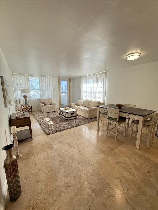 待售: $875,000 (2 贝兹, 2 浴室, 1190 平方英尺)