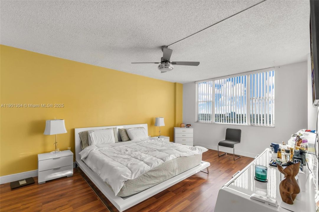 For Sale: $190,000 (2 beds, 2 baths, 1132 Square Feet)