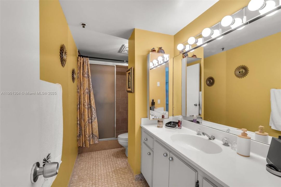 For Sale: $190,000 (2 beds, 2 baths, 1132 Square Feet)