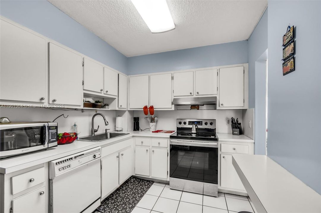 For Sale: $190,000 (2 beds, 2 baths, 1132 Square Feet)